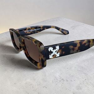 Off-White Tortoise Sunglasses Square Frame Flat Lens Box Case Full Set